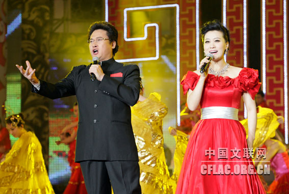 戴玉强、谭晶激情演唱。中国文联网