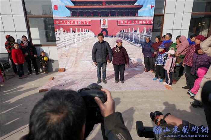 山东省新时代文明实践文艺志愿服务队——省摄协分队走进临沂1 - 副本.jpg 山东省新时代文明实践文艺志愿服务队——省摄协分队走进临沂1 - 副本.jpg