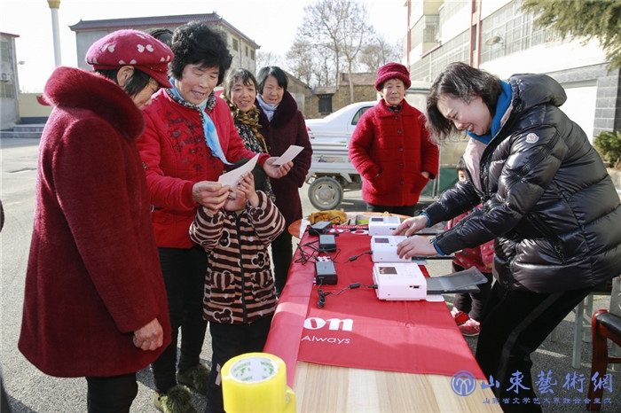 山东省新时代文明实践文艺志愿服务队——省摄协分队走进临沂11.jpg 山东省新时代文明实践文艺志愿服务队——省摄协分队走进临沂11.jpg