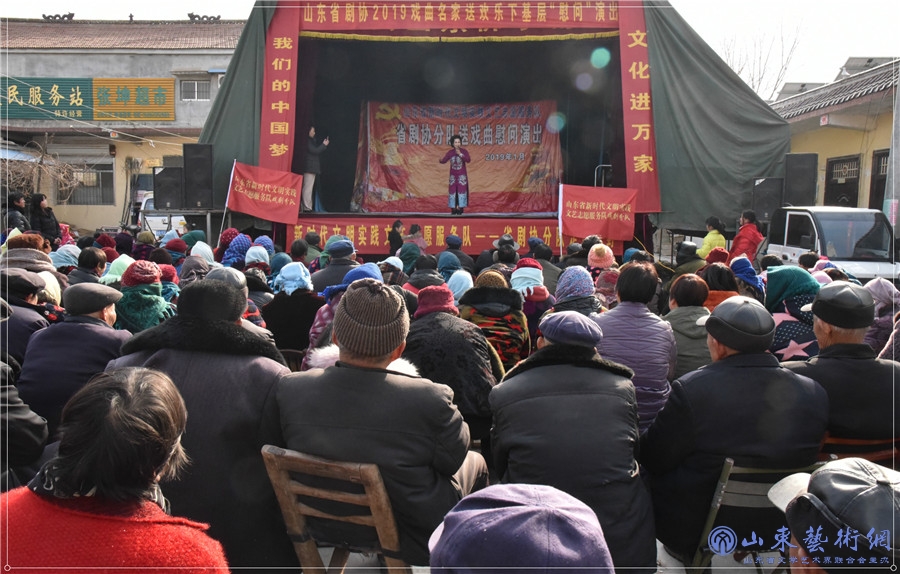 3、省剧协副主席 山东省文化艺术学校国家一级演员第20届中国戏剧梅花奖获得者 李新花演唱山东梆子《樊梨花征西》.jpg 3、省剧协副主席 山东省文化艺术学校国家一级演员第20届中国戏剧梅花奖获得者 李新花演唱山东梆子《樊梨花征西》.jpg