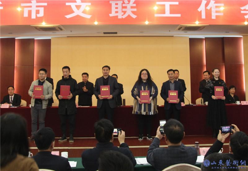 第七届沂蒙文艺奖获奖作者颁奖 (2).jpg