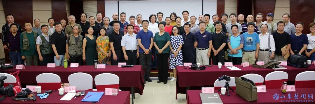 老师与部分学员合影留念.jpg
