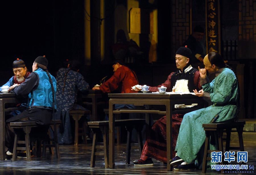 2007年9月30日,濮存昕(右二)等演员在北京国家大剧院戏剧场演出话剧《茶馆》。新华社记者 罗晓光 摄.jpg 2007年9月30日,濮存昕(右二)等演员在北京国家大剧院戏剧场演出话剧《茶馆》。新华社记者 罗晓光 摄.jpg