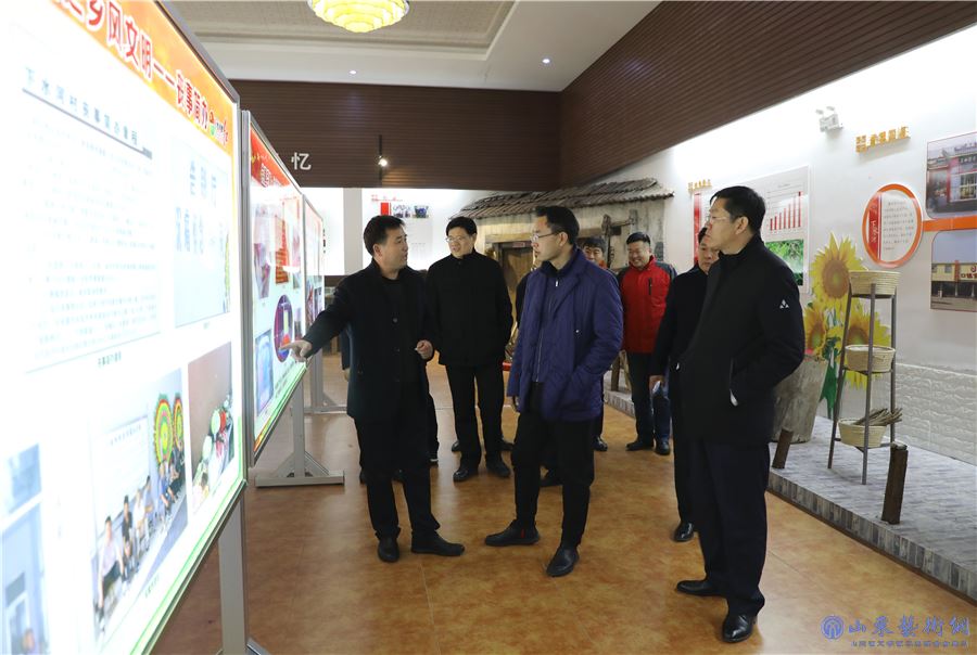 6.调研组在口镇下水河村调研当地文化阵地建设和群众文艺活动开展情况.jpg 6.调研组在口镇下水河村调研当地文化阵地建设和群众文艺活动开展情况.jpg