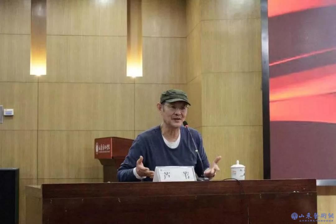 芦苇先生在讲座现场.jpg