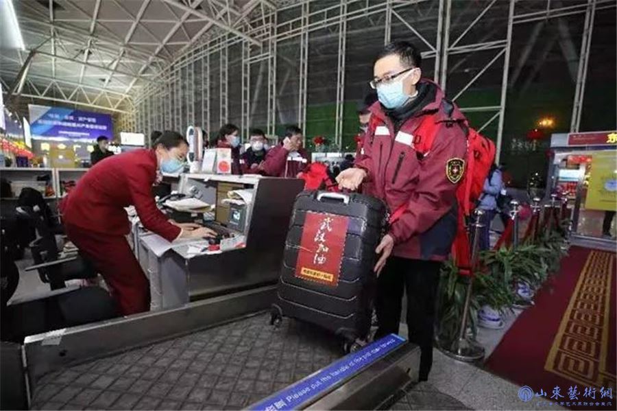 《逆行者》 戴毅1月25日摄.jpg 《逆行者》 戴毅1月25日摄.jpg