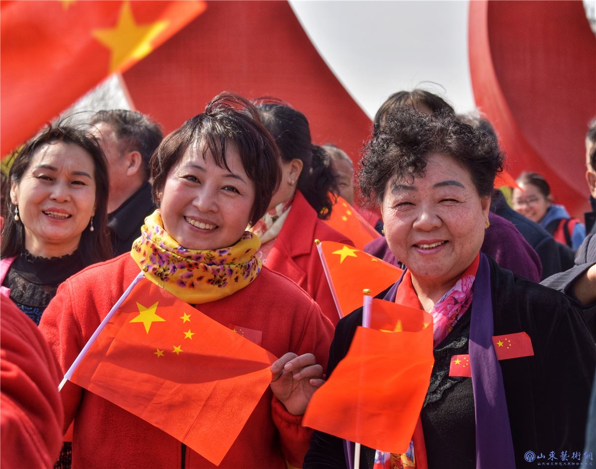 《看到五星红旗我就开心》孔令坤.jpg