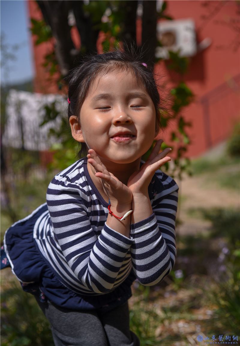 《5岁的小孙女》马新力.jpg