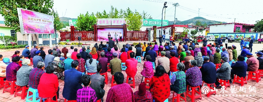 2019年10月14日在费县老君崖村举行“文艺进万家 健康你我他”——新时代文明实践文艺志愿服务“蒲公英”微电影培训成果汇报暨点评活动,惠及群众100余人。_副本.jpg 2019年10月14日在费县老君崖村举行“文艺进万家 健康你我他”——新时代文明实践文艺志愿服务“蒲公英”微电影培训成果汇报暨点评活动,惠及群众100余人。_副本.jpg