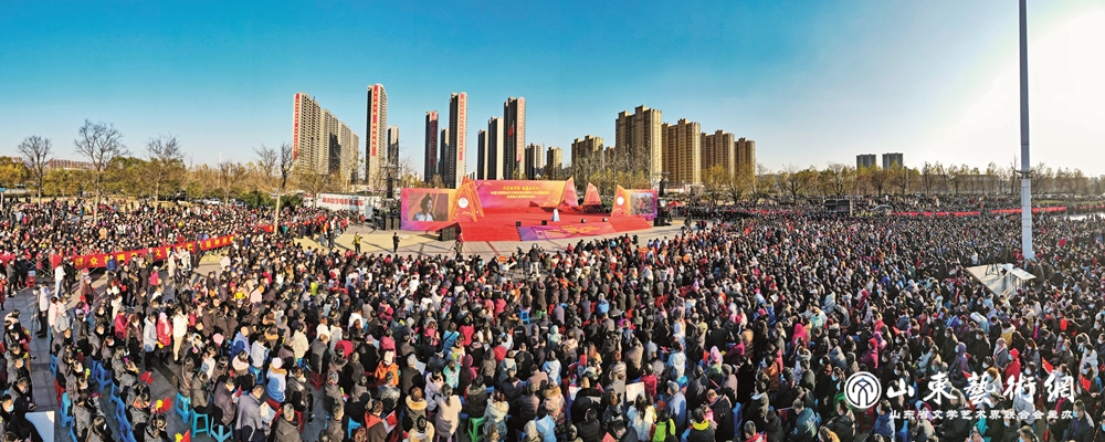 2020年12月4日，“文艺进万家 健康你我他”中国文联新时代文明实践学雷锋文艺志愿服务队走进临沂莒南慰问演出_副本.jpg