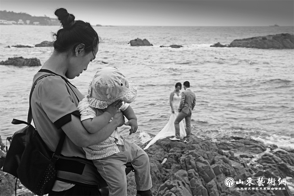 海岸线的夏天(组照十:情暖海礁).jpg 海岸线的夏天(组照十:情暖海礁).jpg
