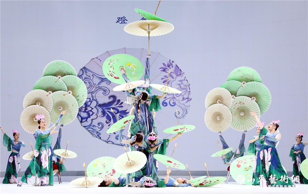 3.《蹬伞》.jpg