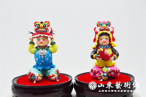 韩红元+沂蒙福禄虎娃1.jpg 韩红元+沂蒙福禄虎娃1.jpg
