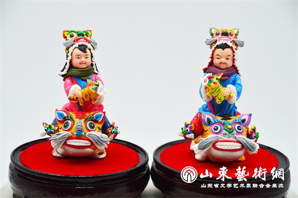 韩红元+沂蒙福禄虎娃2.jpg 韩红元+沂蒙福禄虎娃2.jpg