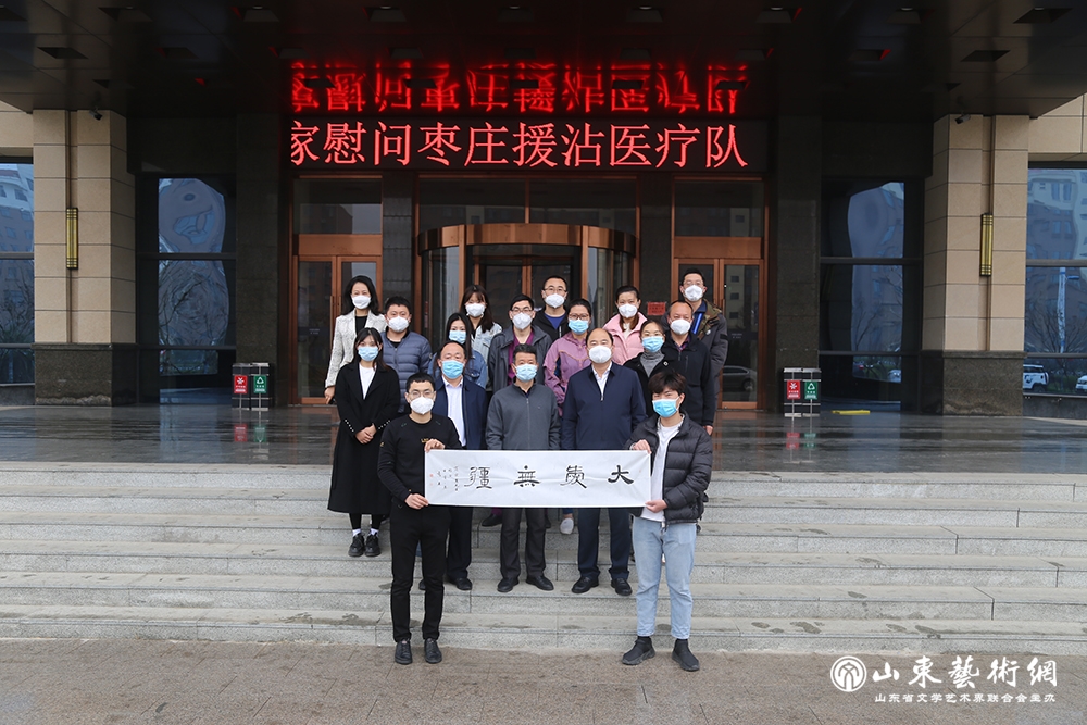 图片3.石秀东墨宝赠英雄.jpg 图片3.石秀东墨宝赠英雄.jpg