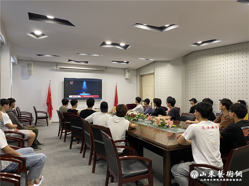 3山东省舞协组织山东艺术学院师生观看.jpg 3山东省舞协组织山东艺术学院师生观看.jpg
