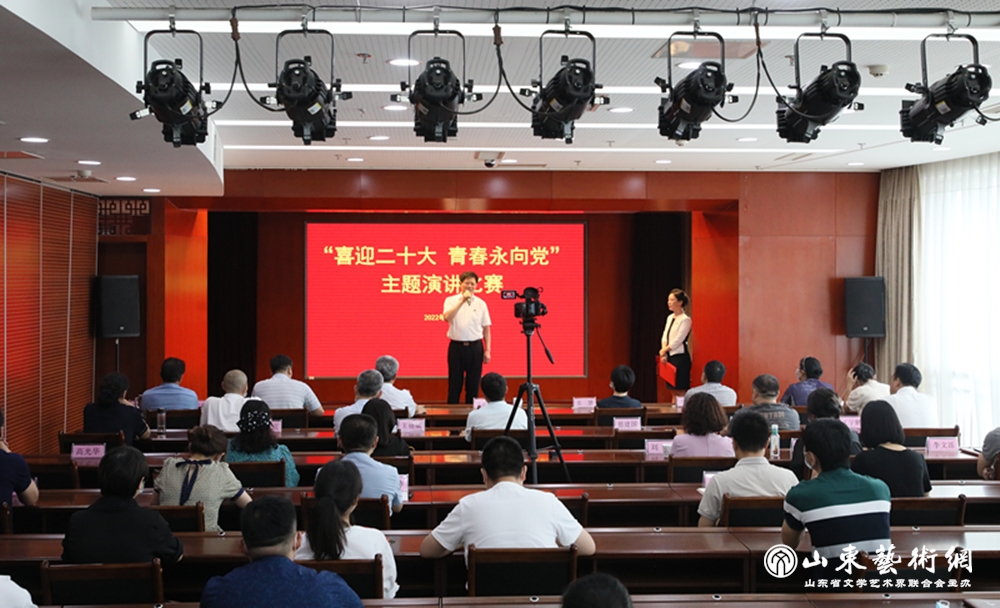 演讲_副本.jpg 演讲_副本.jpg