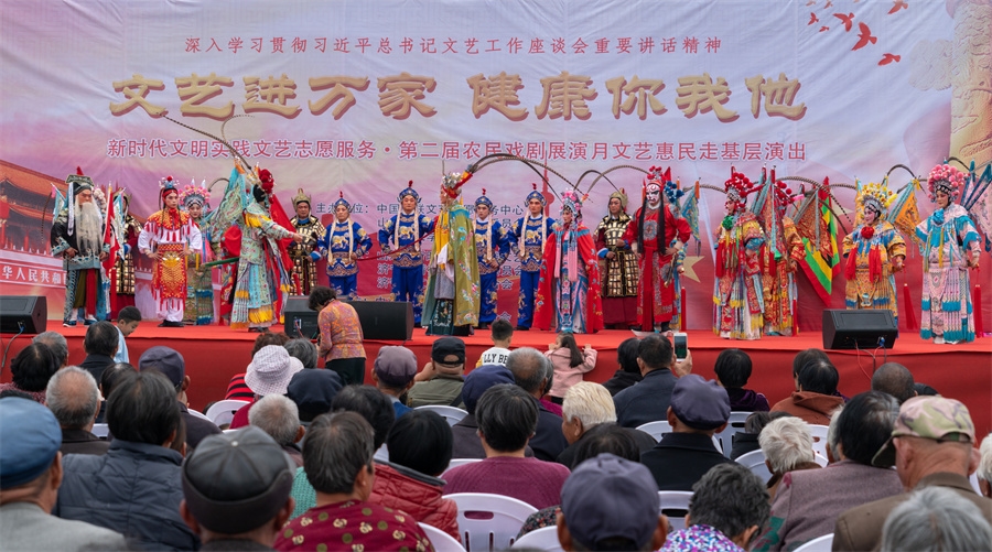 2.2019年10月12日,曲阜小雪镇武家村,第二届农民戏剧展演月,汇集观众2000余人.jpg 2.2019年10月12日,曲阜小雪镇武家村,第二届农民戏剧展演月,汇集观众2000余人.jpg