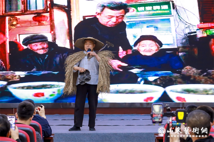 4.2021年5月，“讲述沂蒙故事·凝聚奋进力量”庆祝中国共产党成立100周年临沂市主题红色故事会，文艺志愿宣讲员苗成功讲述忆苦思甜的故事.jpg