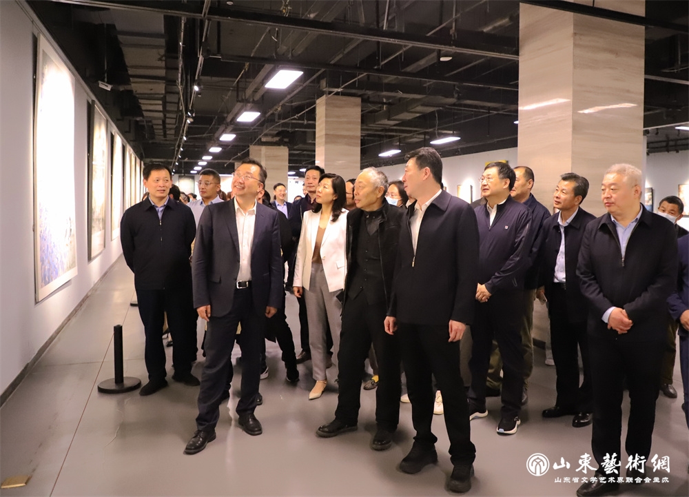 8展览现场.jpg 8展览现场.jpg
