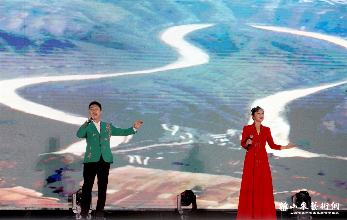 山西民歌:《天下黄河九十九道弯》.jpg