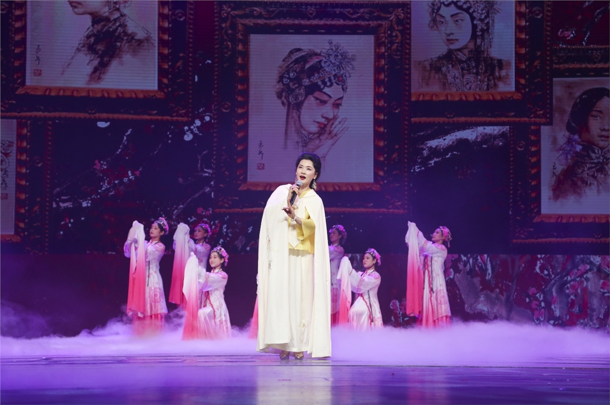 02何赛飞.png