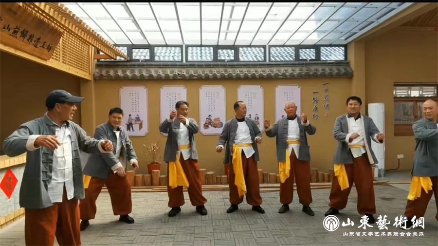 6省音协一行调研观摩日照岚山号子表演.jpg