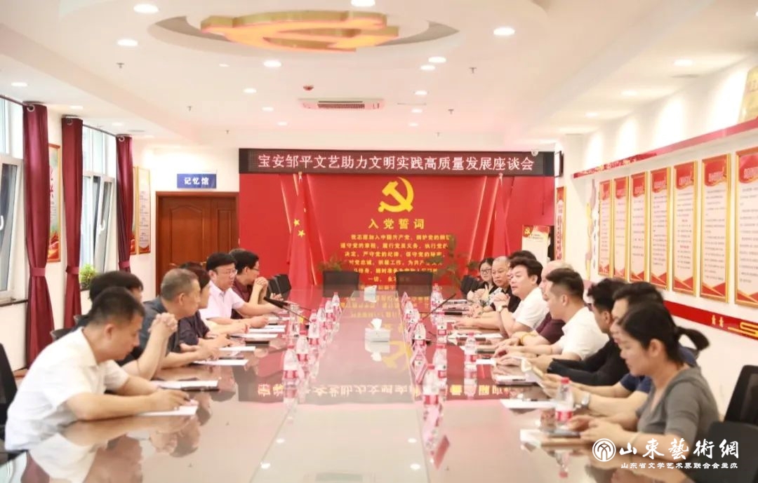 座谈会.jpg