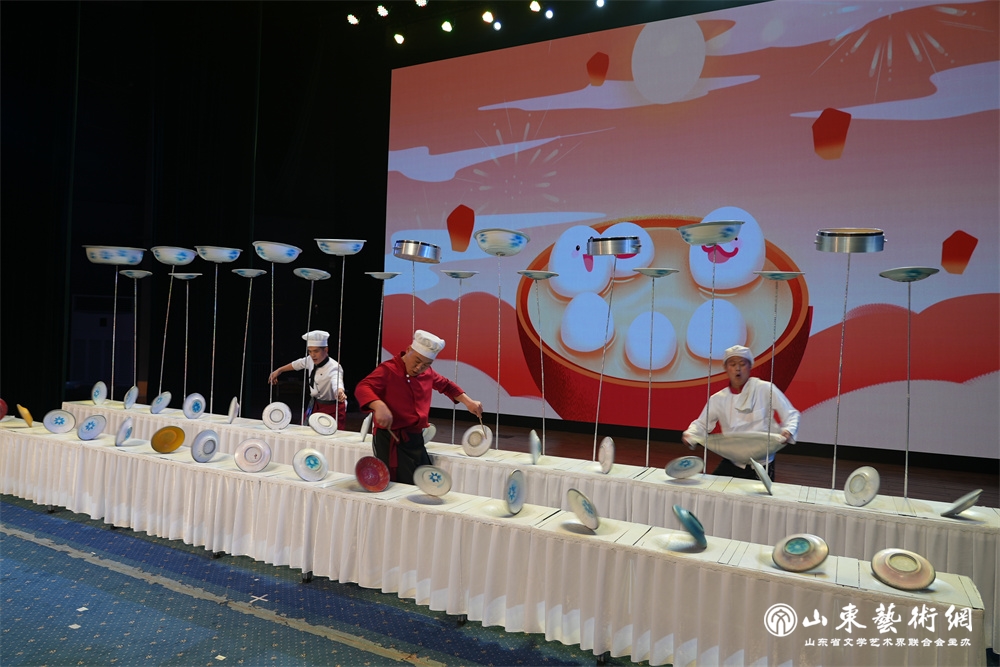 聊城市杂技团入选杂技节目《欢乐厨房·》.jpg