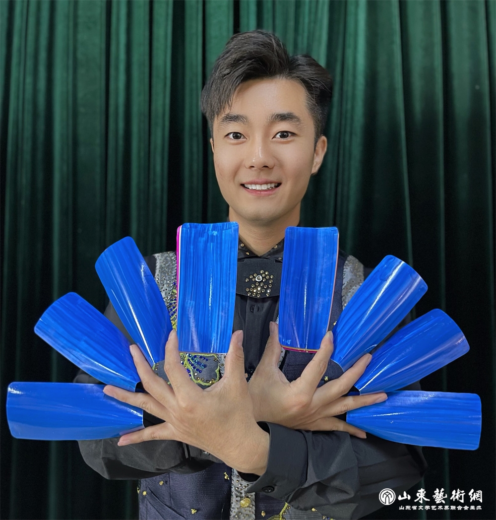 济南市杂技团入选魔术节目《花样年华》.jpg