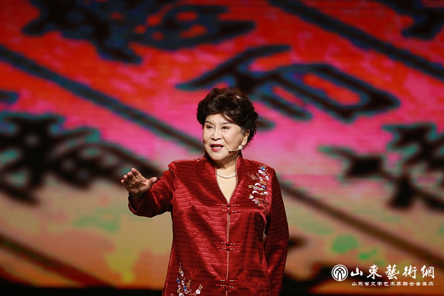 刘兰芳表演新编山东快书《兵法颂》系列作品之《开篇》。.jpg