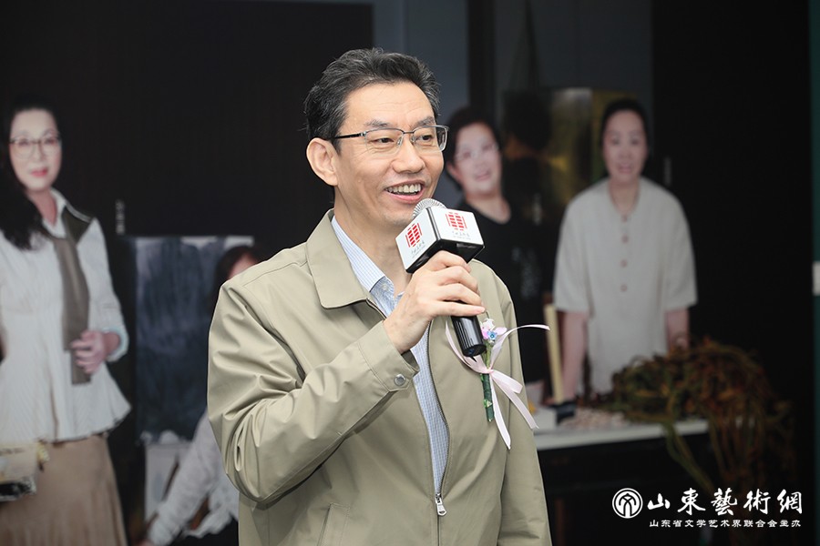 3-中国国家画院党委书记燕东升宣布展览开幕.jpg