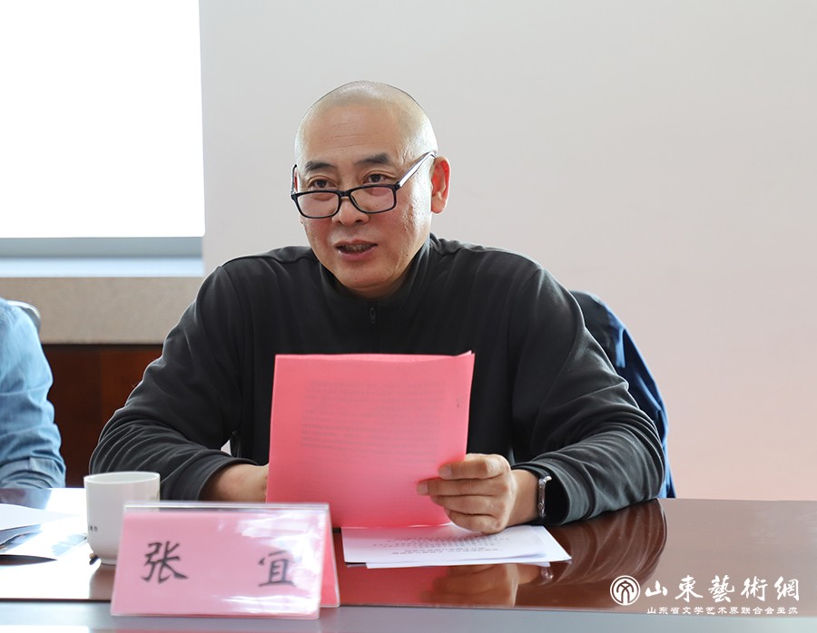 3.山东省美协党支部书记张宜介绍支部党建与业务工作情况.jpg