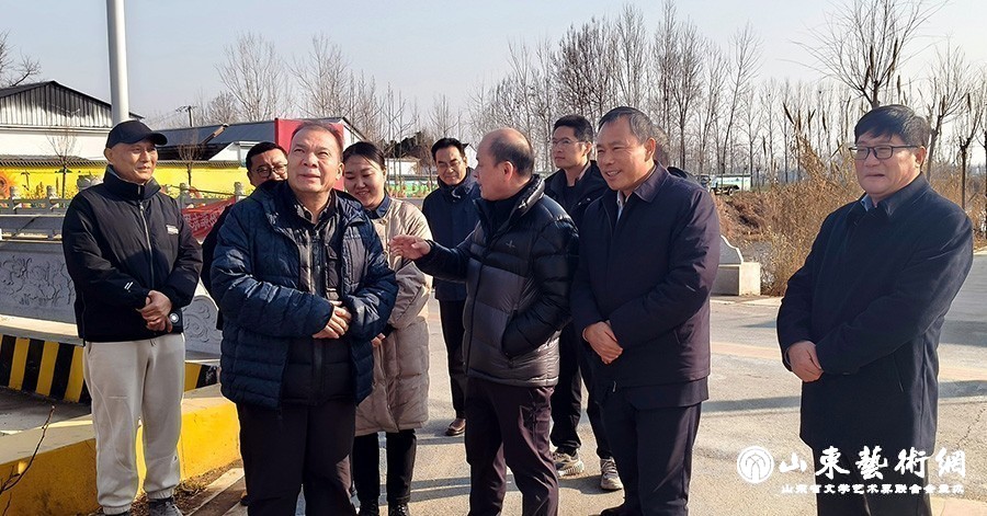 1省美协验收组在枣庄台儿庄区实地考察.jpg