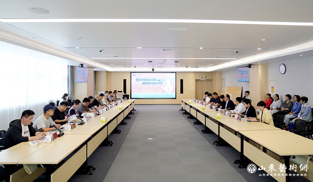 2.座谈会现场.jpg