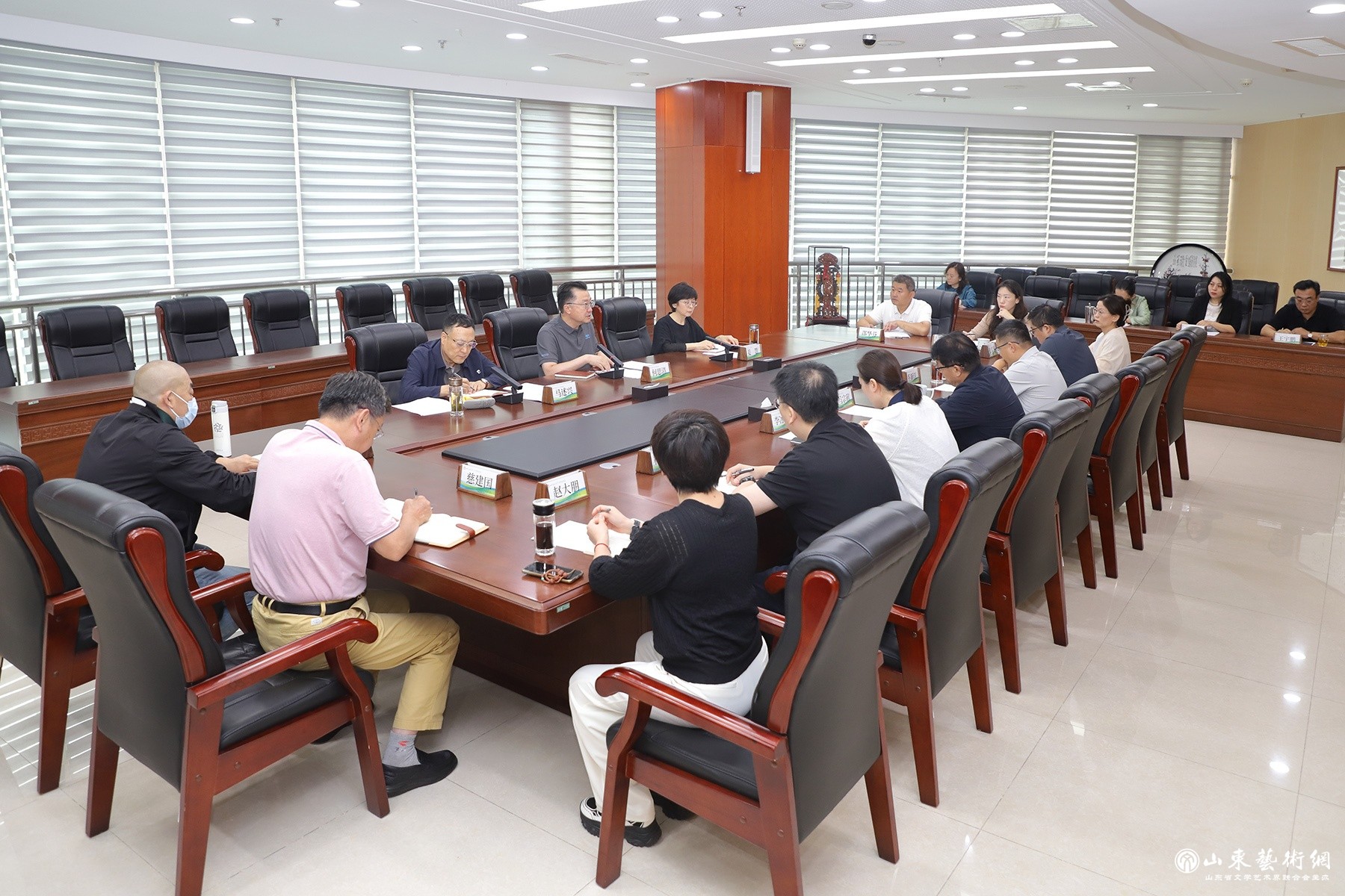 9.8省文联党的建设工作领导小组会(总结树立和践行正确政绩观学习教育).jpg